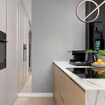 Elegant & Bright Janosika In With Parking By Renters