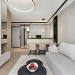 Elegant & Bright Janosika In With Parking By Renters 公寓 什切青