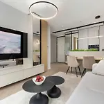 Elegant & Bright Janosika In With Parking By Renters 什切青