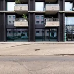 Elegant & Bright Janosika In With Parking By Renters 公寓 *