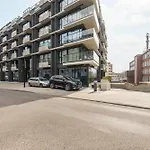 公寓 Elegant & Bright Janosika In With Parking By Renters *