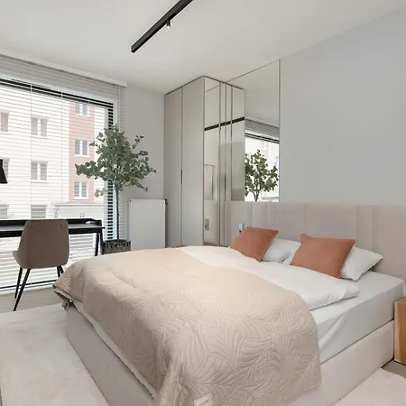 Elegant & Bright Janosika In With Parking By Renters Lägenhet *