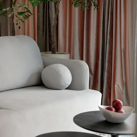 Elegant & Bright Janosika In With Parking By Renters *