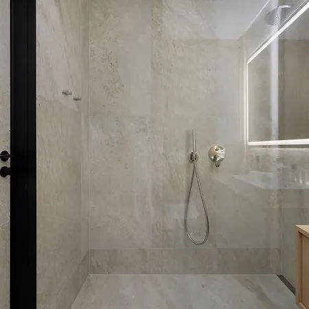 Elegant & Bright Janosika In With Parking By Renters Διαμέρισμα