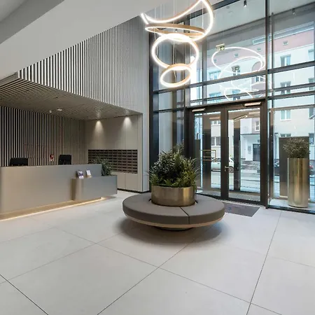 Elegant & Bright Janosika In With Parking By Renters