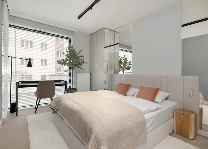 Elegant & Bright Janosika In With Parking By Renters 公寓 *