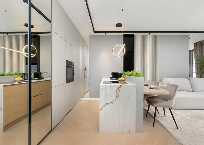 Elegant & Bright Janosika In With Parking By Renters * 什切青