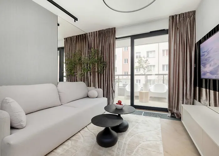 公寓 Elegant & Bright Janosika In With Parking By Renters *