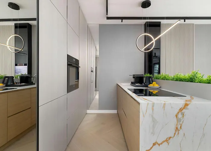 Elegant & Bright Janosika In With Parking By Renters Appartement *