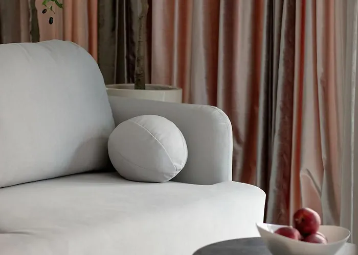 Elegant & Bright Janosika In With Parking By Renters *