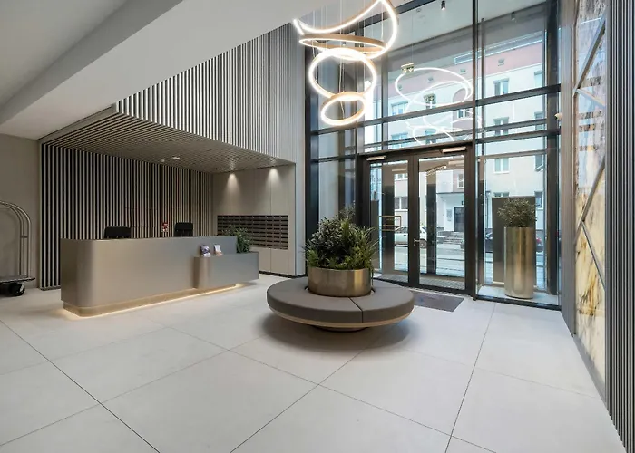 Elegant & Bright Janosika In With Parking By Renters